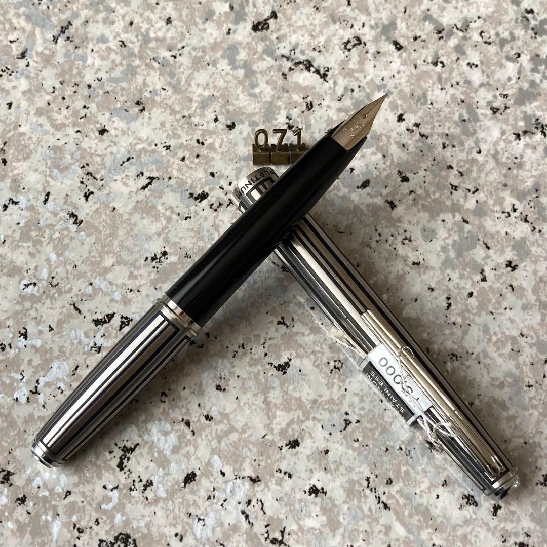 #071 未使用品 万年筆 プラチナ PLATINUM 蝕刻 ショート18k