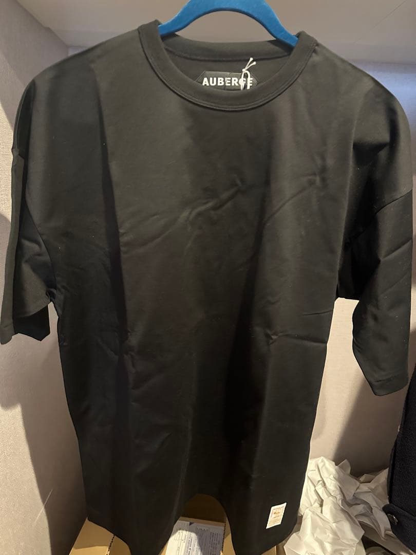 AUBERGE Tシャツ