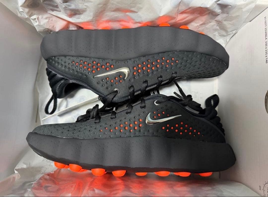 NIKE MIND スニーカー ブラック/オレンジ　2日間限定のセール中‼️