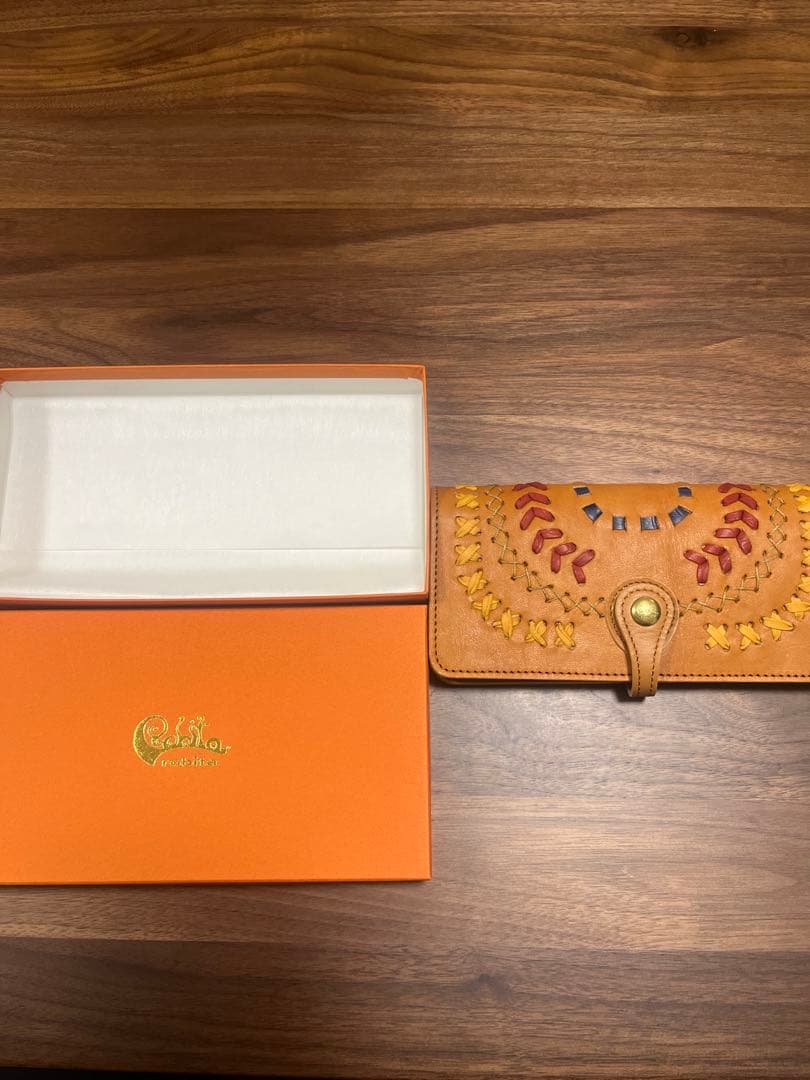 【新品・値下げ交渉可】ロビタ　レザークラフト ベージュレザー長財布