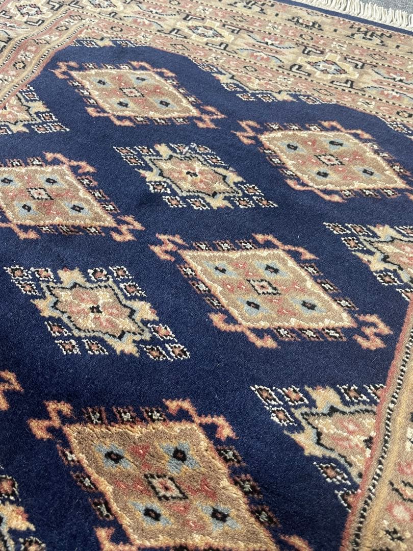 パキスタン手織り絨毯　 ウール　アクセントラグ 　size:113×76cm