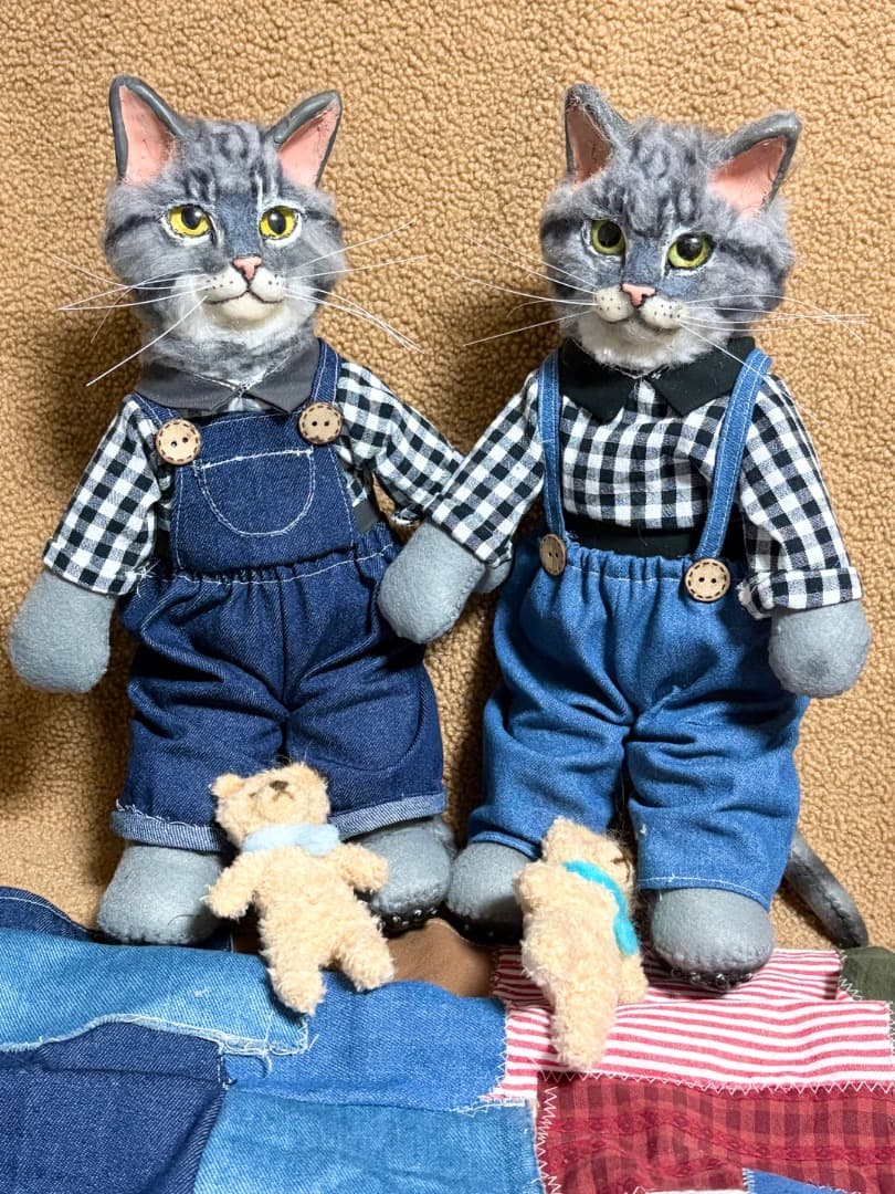 チェック柄の猫のアートドール　【ハンドメイド】猫　ぬいぐるみ　羊毛フェルト