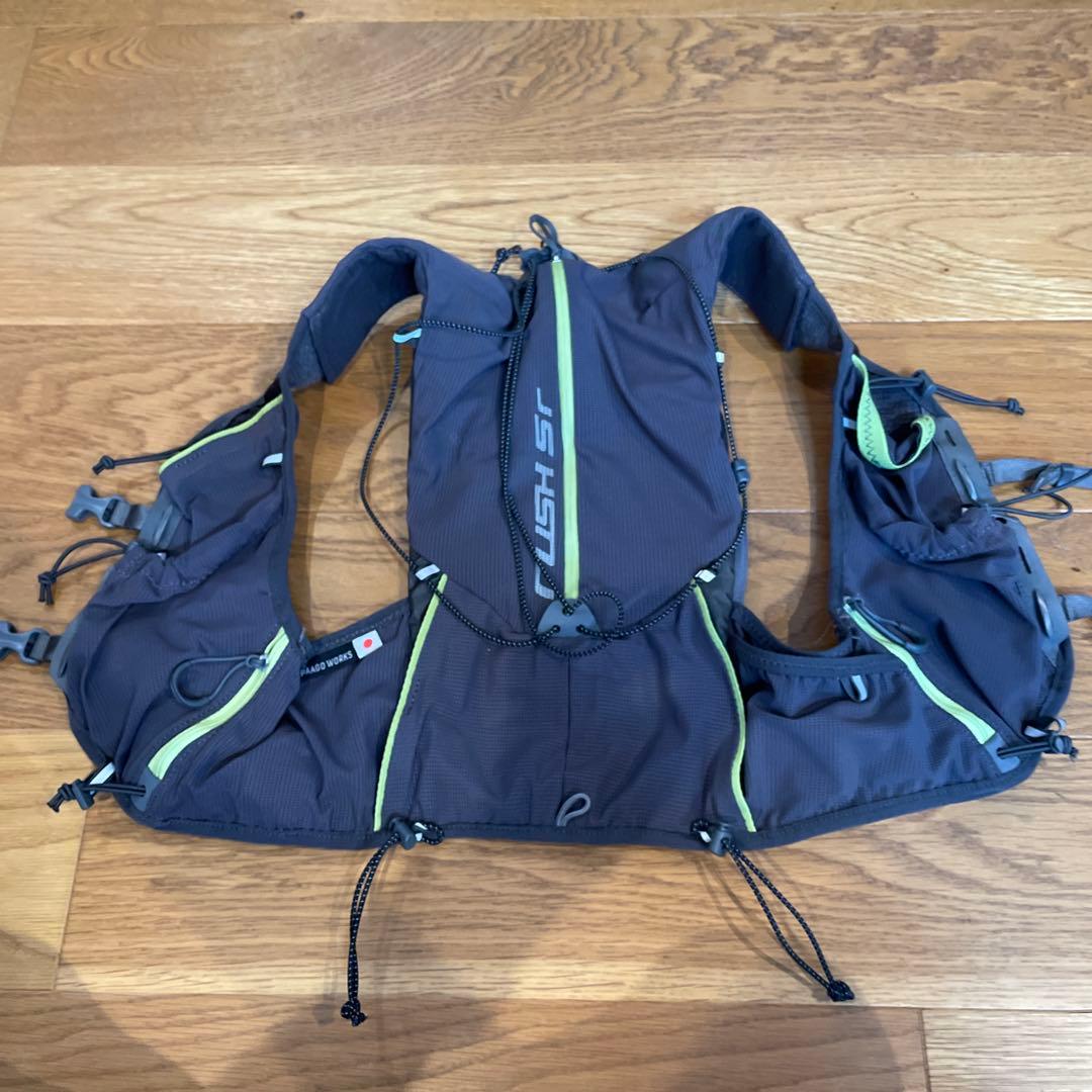 Paago works RUSH 5rランニングベスト グレー/ライム