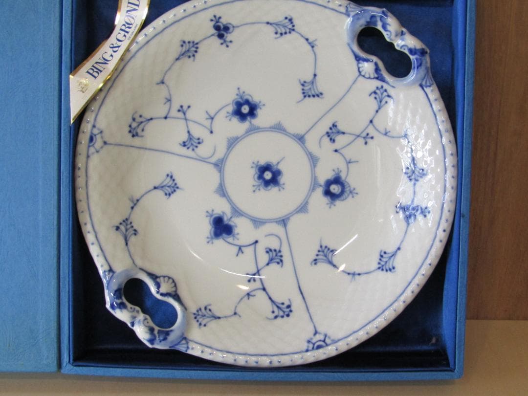 ロイヤルコペンハーゲン　Bing & Grøndahl 青い花柄皿 　希少品