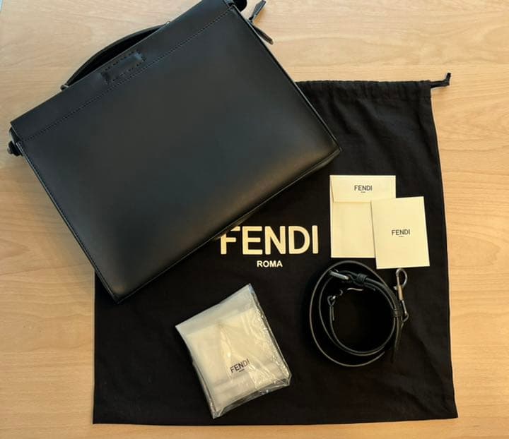 フェンディ　ピーカブー　ブラック　Fendi Peekaboo