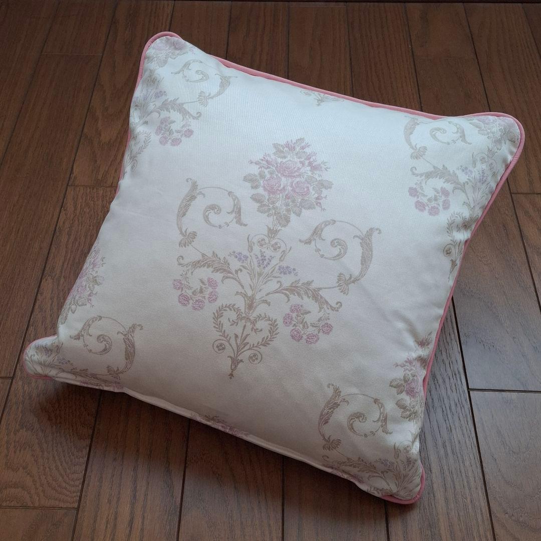 ローラアシュレイ クッション