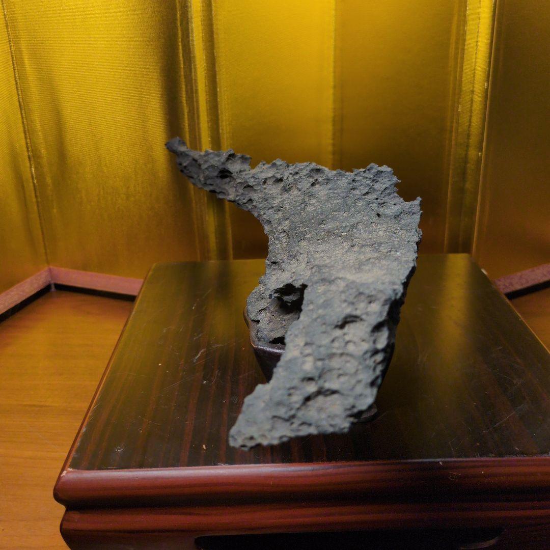 水石 天然石 約840g 原石 鑑賞石 自然石 木製専用台座付き 希少 レア