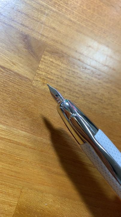 【限定・廃盤品】Fニブ パイロット 万年筆 キャップレス 絣(かすり) 白