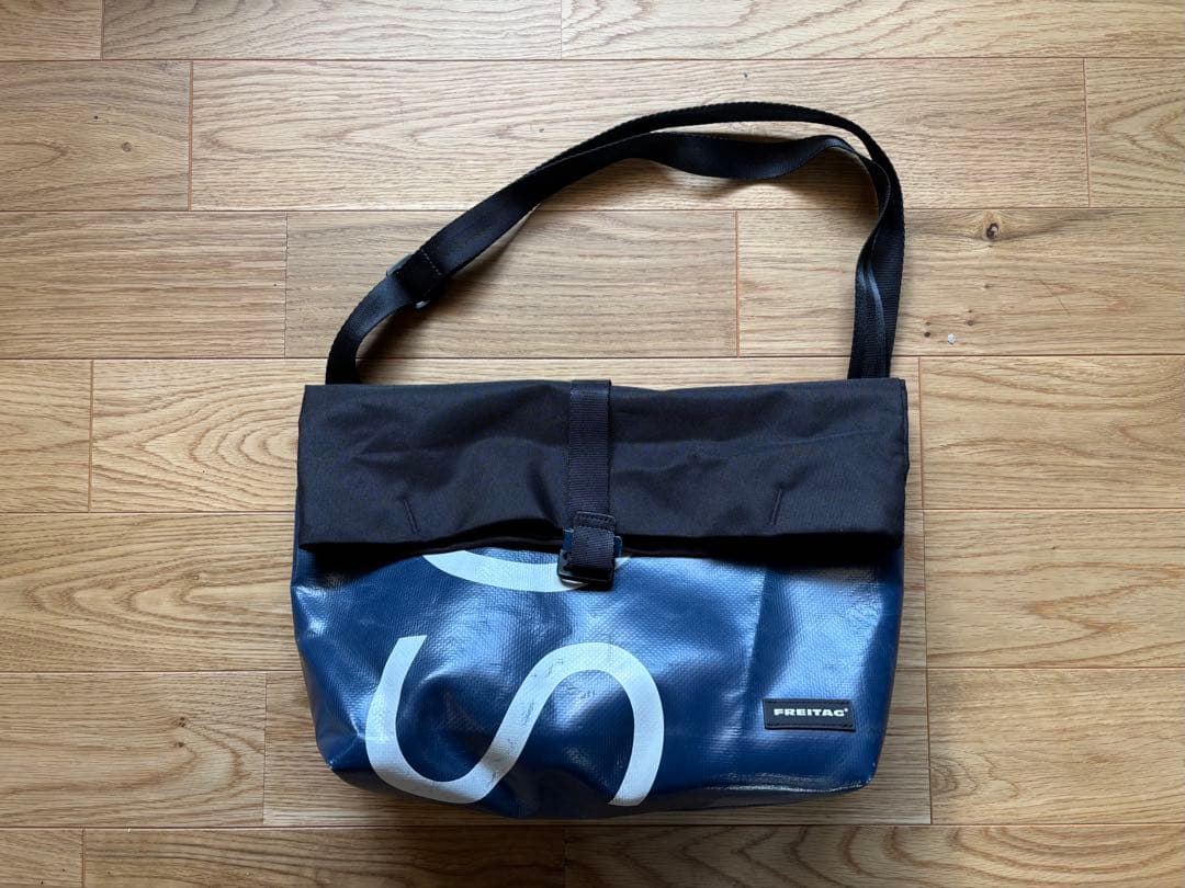FREITAG メッセンジャーバッグ ネイビー/ブラック