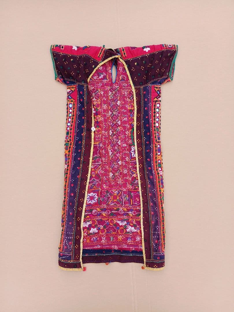 ミラーワーク刺繍の民族衣装