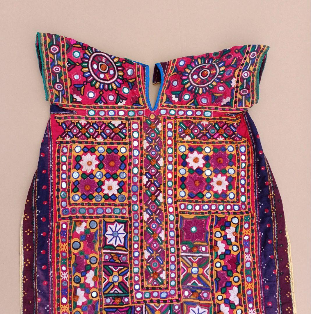 ミラーワーク刺繍の民族衣装