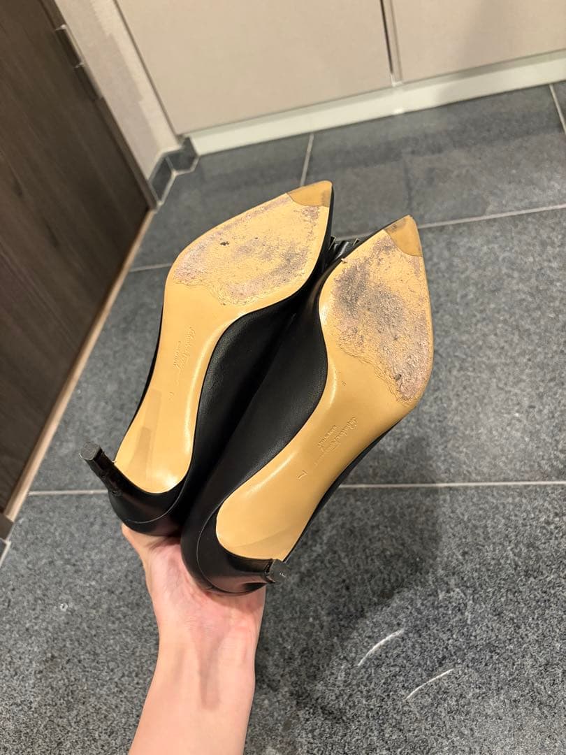 フェラガモ　パンプス