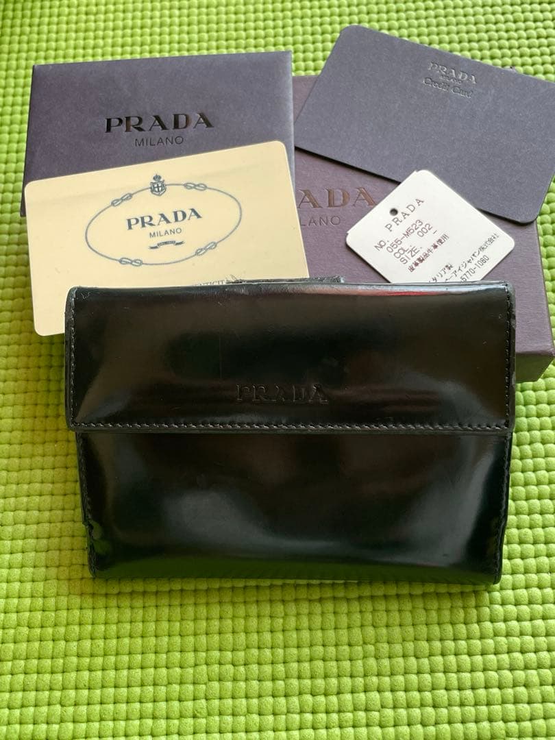 PRADA 財布　ヴィンテージ　ブラック　牛革　コンパクト財布　プラダ