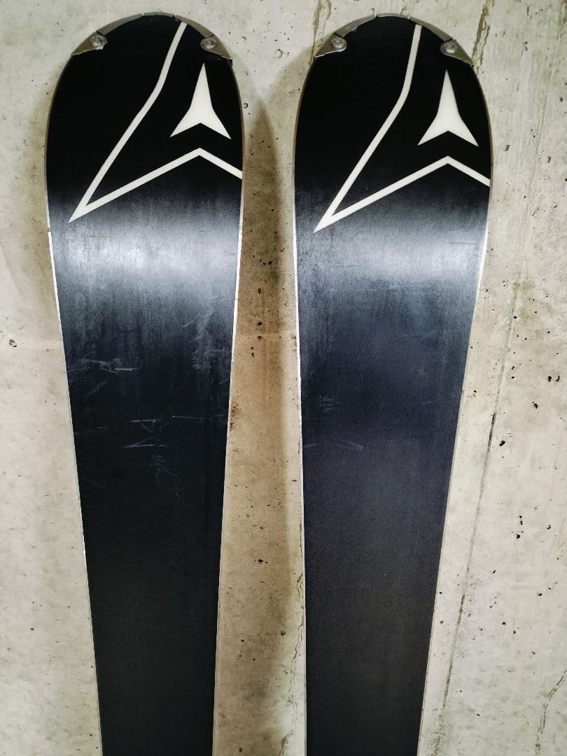 ATOMIC(アトミック　レディーススキー板) 148cm