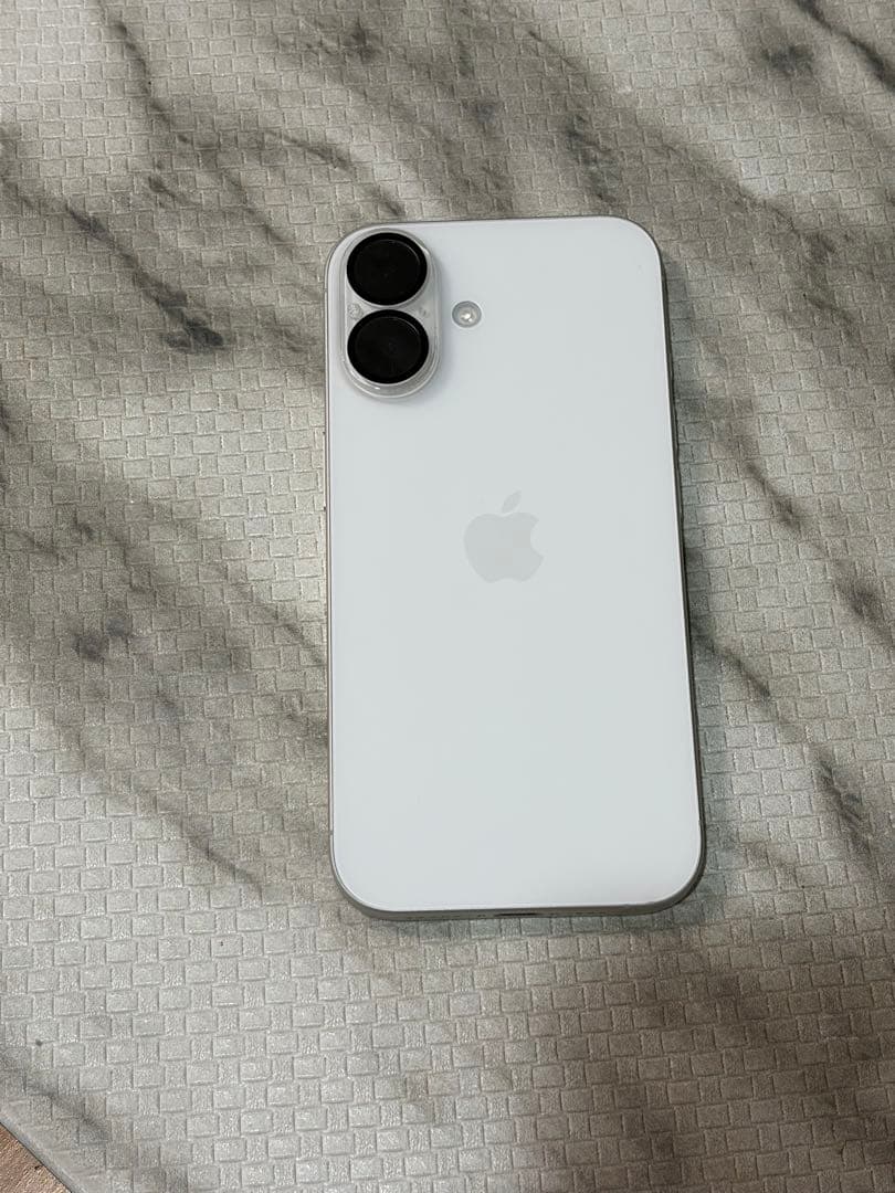 Apple iPhone 16 ホワイト