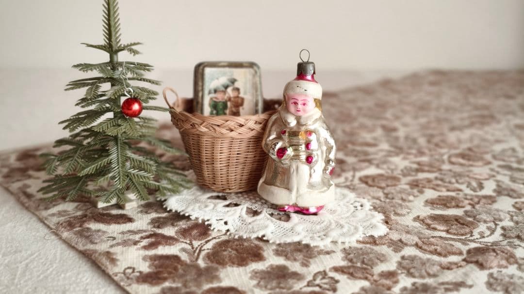 【マリン♡さま】girl ornament ୨୧ .·*°あったかコートの女の子