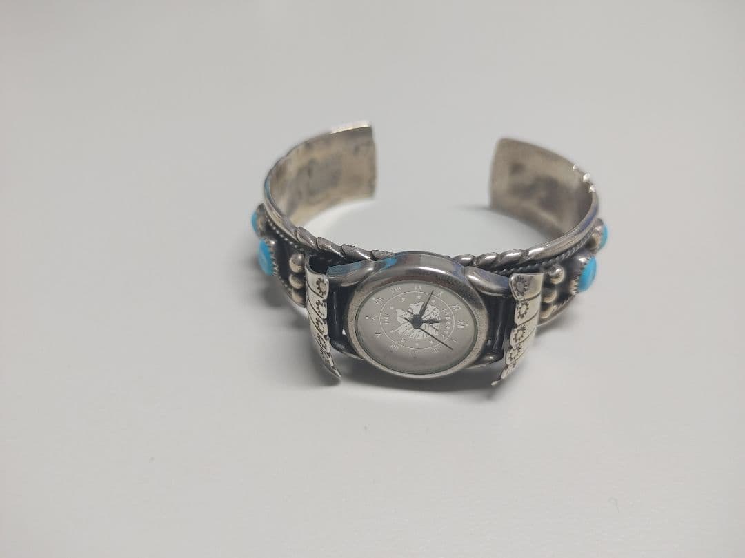 バングルの時計