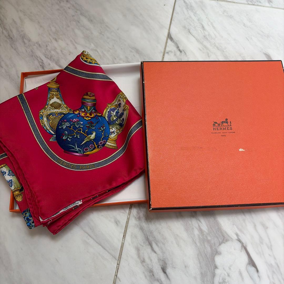 エルメスHERMESシルクスカーフカレ90香水瓶柄