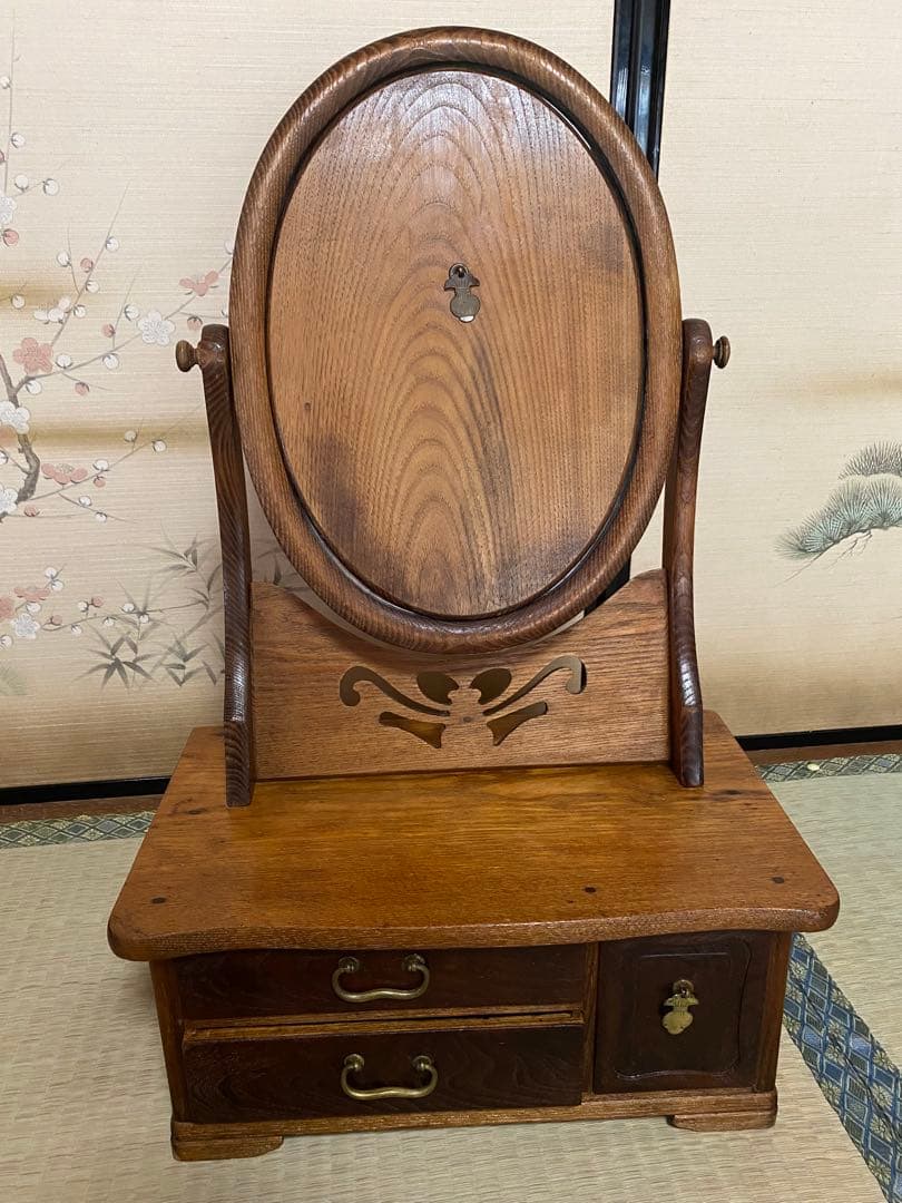 国宝に出てくる昭和レトロな姫鏡台