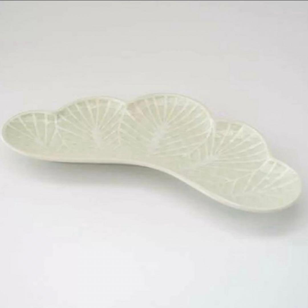 【新品】【大人気】有田焼幸楽窯　錦銀松葉形前菜皿　縁起物