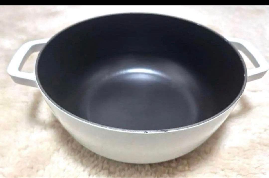 STAUB 両手鍋 ホワイト 24cm　Wa-NABE