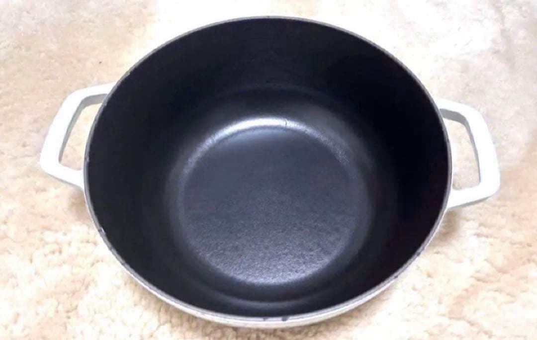 STAUB 両手鍋 ホワイト 24cm　Wa-NABE