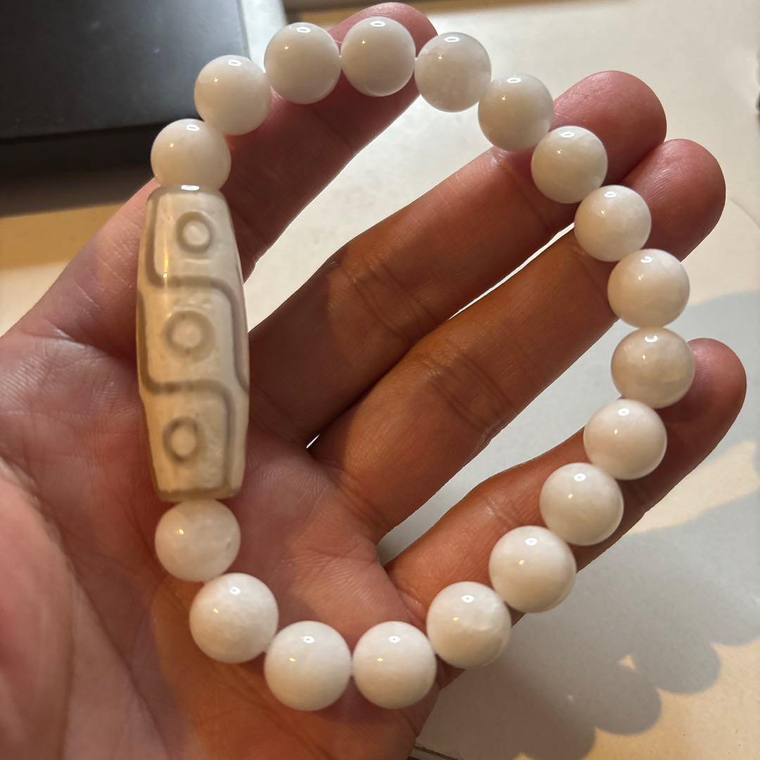 なんじゃこりゃー！こりゃなんじゃこりゃ級！老玉髄九眼天珠！ホワイトジェード！