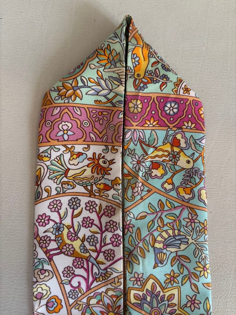 エルメス　ツイリー　花咲く鳥たちの国で白系マルチカラー