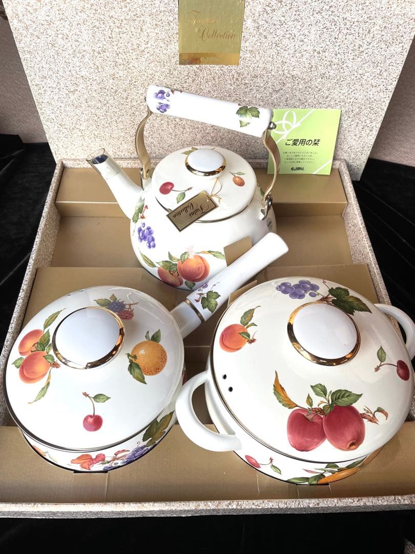 新品未使用　箱入り　エジリ〜フルーツ柄　ホーローケトル　両手鍋　片手鍋３点セット