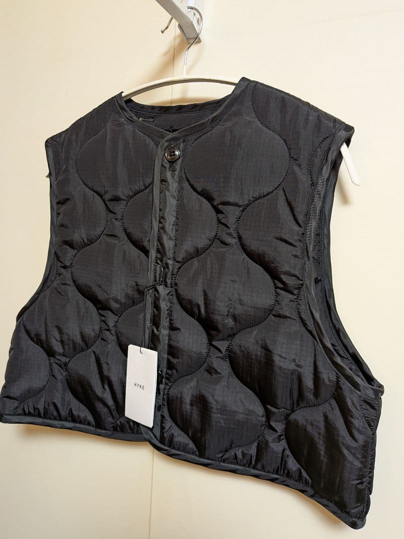 未使用新品 HYKE QUILTED CROPPED VEST 黒
