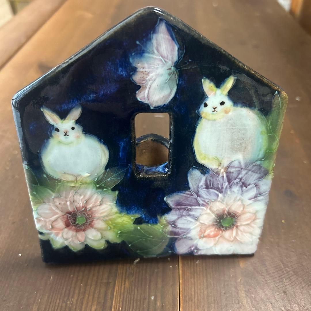 作家　陶芸作家　野村晃子　うさぎと花　飾り皿　花瓶　一輪挿し　ゆずりは工房好き