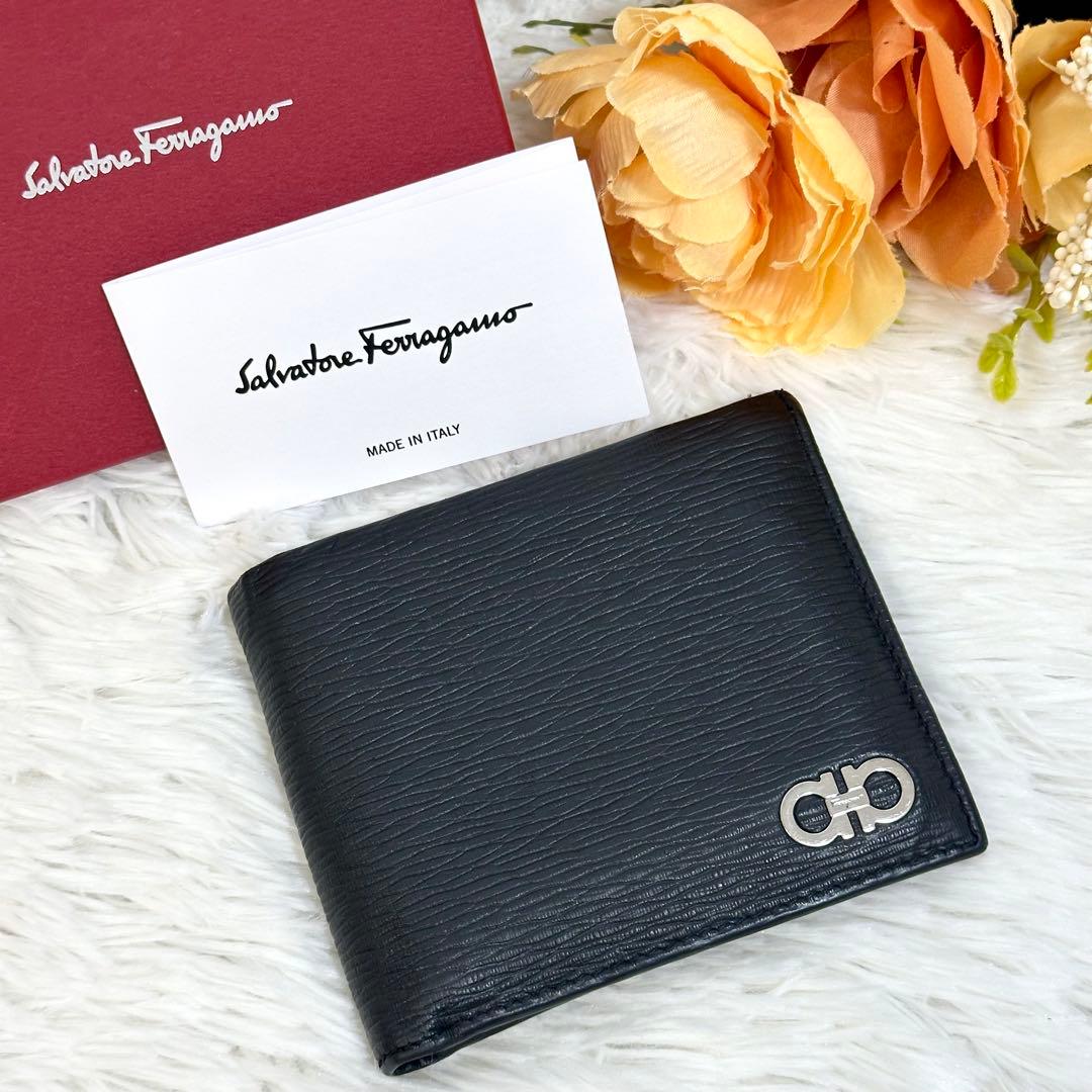 NFCタグ有 極美品✨️フェラガモ 二つ折り財布 リバイバル ガンチーニ 黒