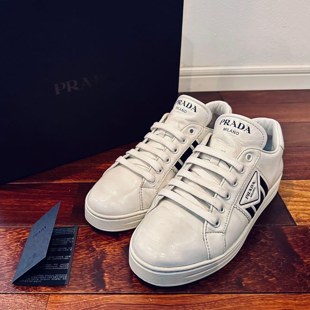 新春セール！PRADA｜トライアングルロゴ エンボス トリプルライン EU38