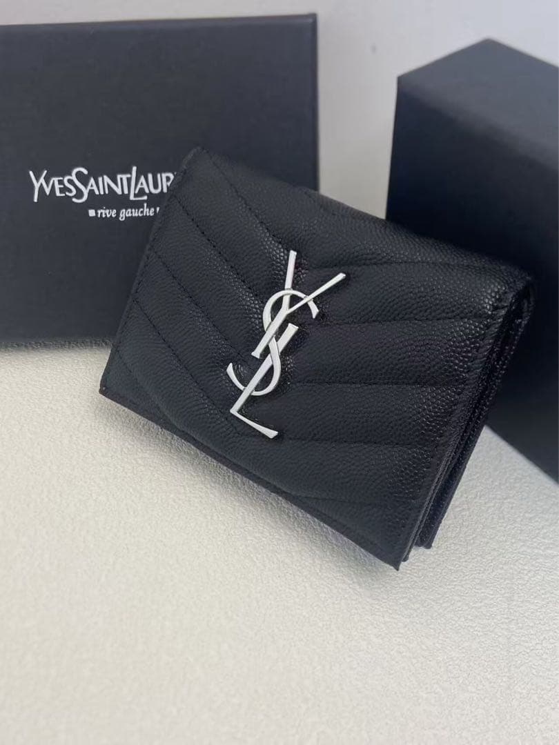 Yves Saint Laurent ブラック レザー 二つ折り財布