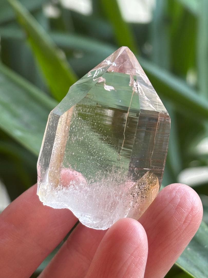 ネパール　ガネーシュヒマール水晶ポイント　62g ウォータークリア　天然石