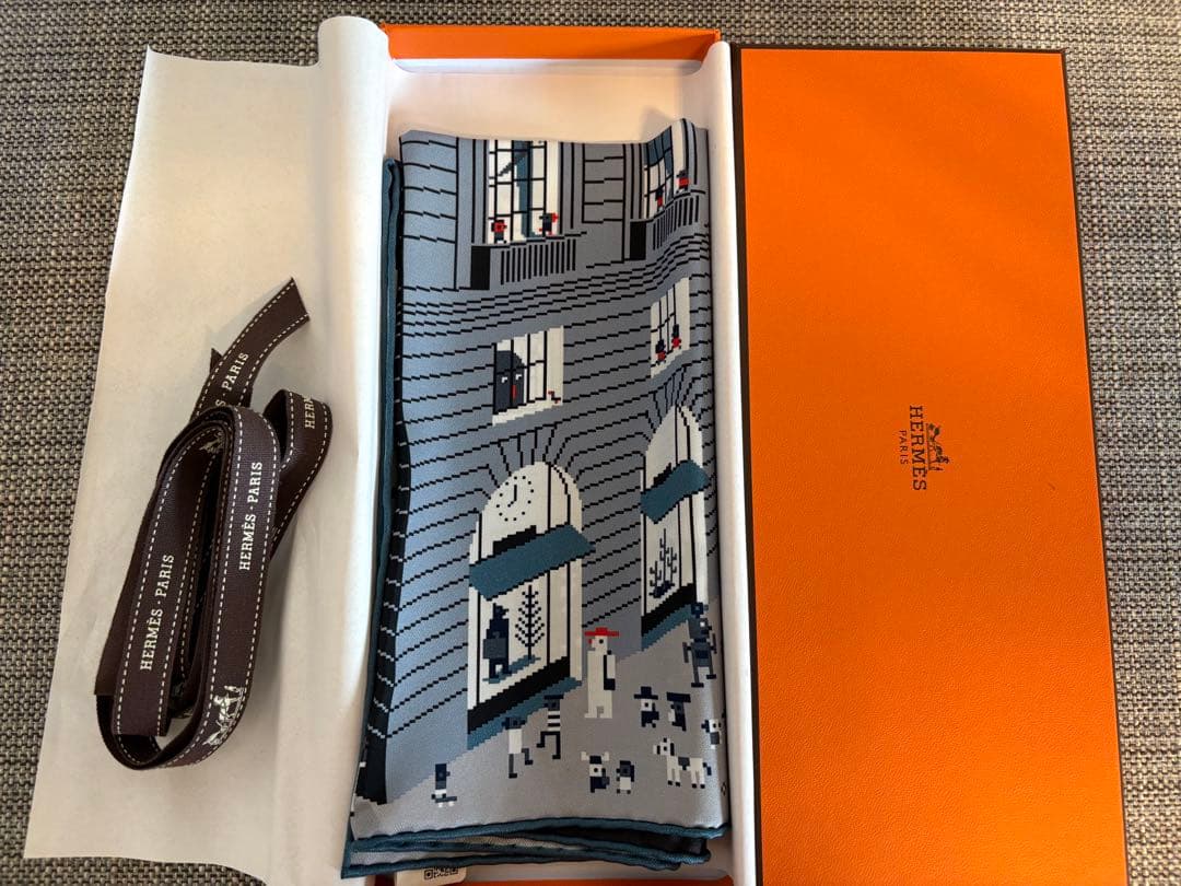 新品★ HERMES エルメス　ポケットチーフ　カレ　45 フォーブルパーティー
