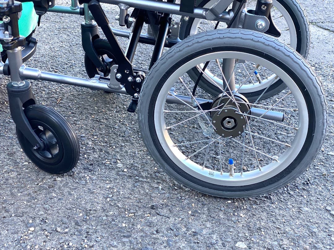 美品！ MIKI ミキ 超軽量 介助型車いす CRT-4 ウイングスイングアウト