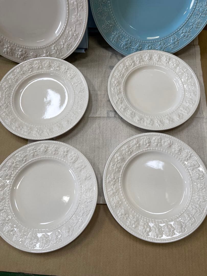 084 ウェッジウッド　大皿2客　中皿4客　未使用