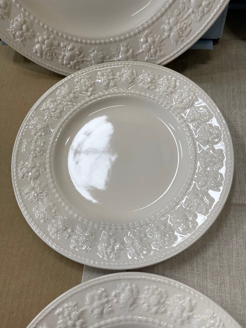 084 ウェッジウッド　大皿2客　中皿4客　未使用