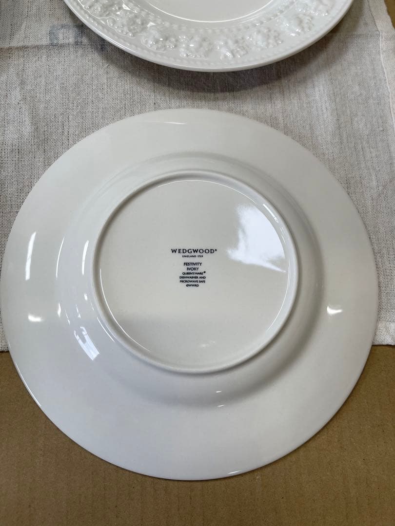 084 ウェッジウッド　大皿2客　中皿4客　未使用