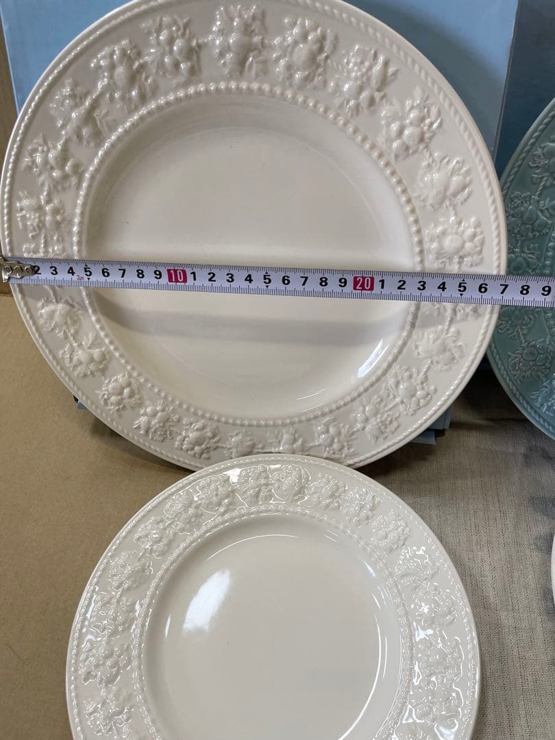 084 ウェッジウッド　大皿2客　中皿4客　未使用