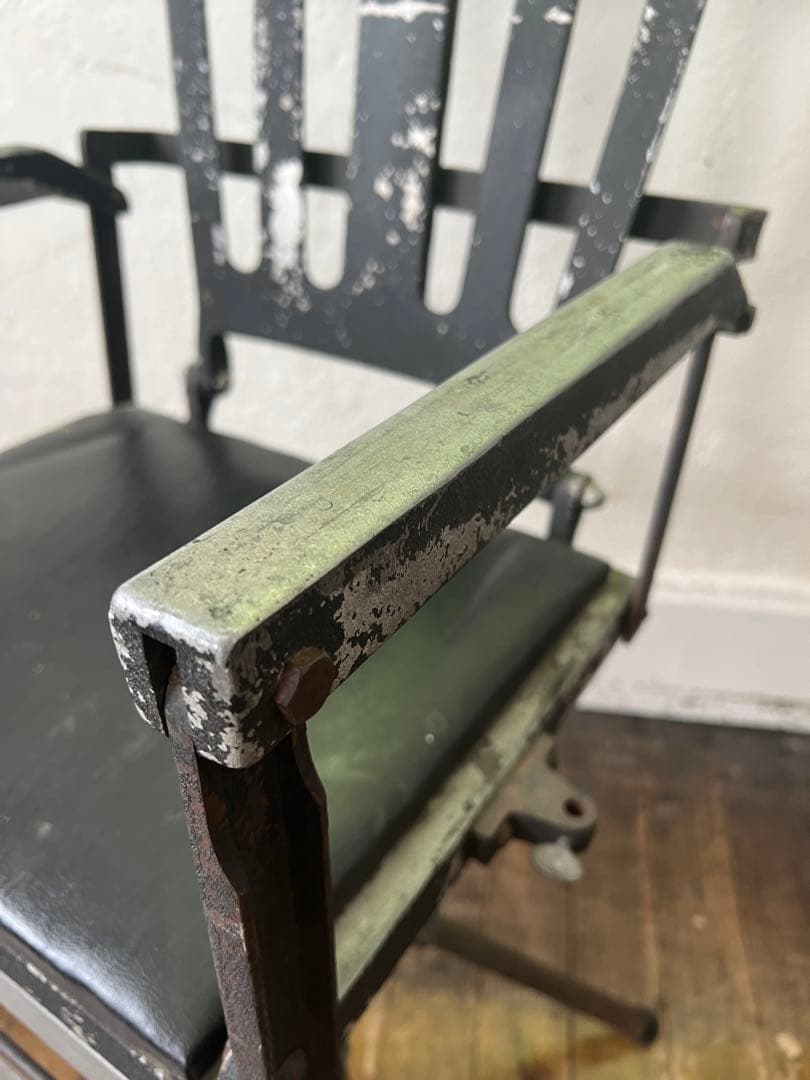 アンティーク　バーバーチェアー