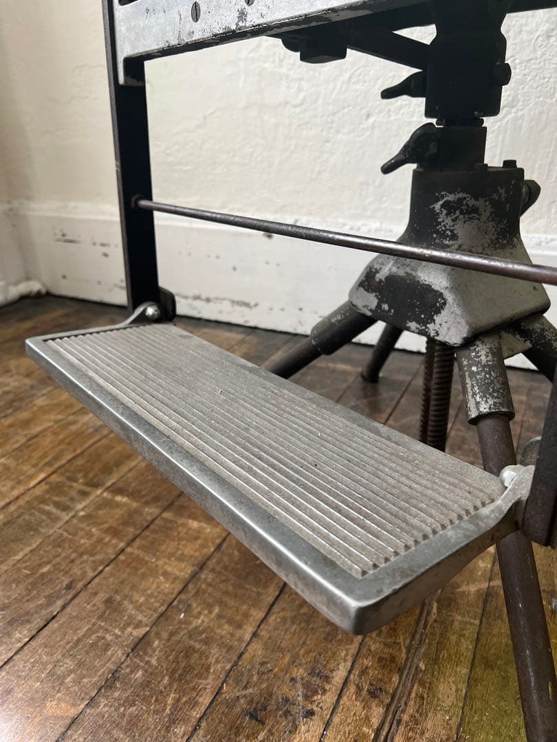 アンティーク　バーバーチェアー