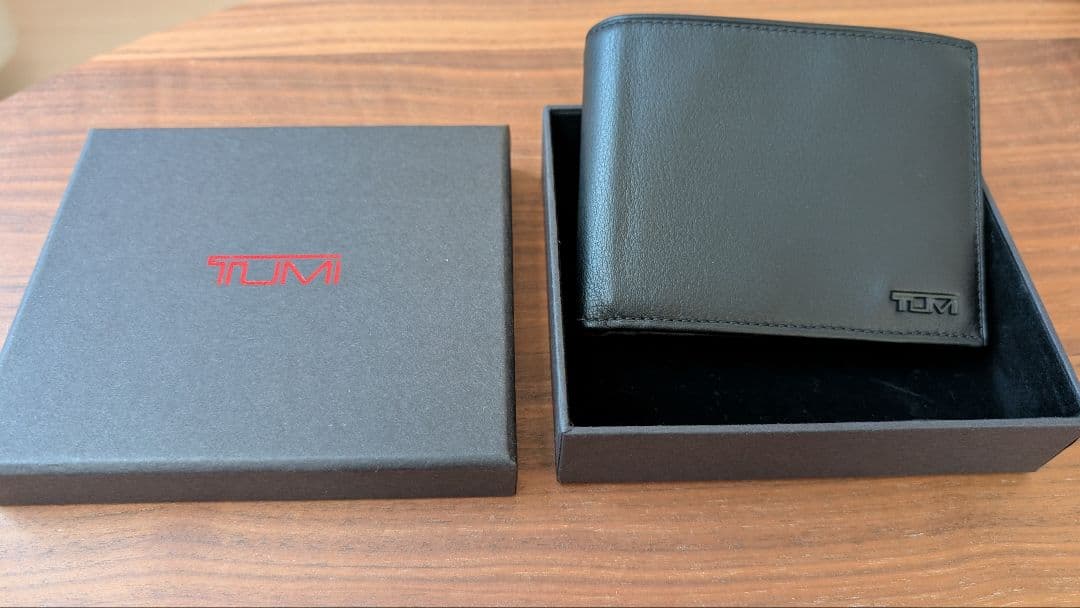 【新品未使用】　TUMI　二つ折り財布　カードケース　レザー　ブラック　箱付き