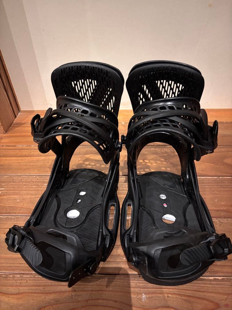 Burton genesis est sサイズ バートン ジェネシス