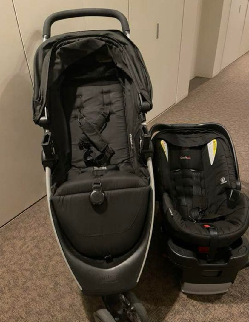 うさぎとパンダ　英国王室御用達britaxベビーカー　トラベルシステム