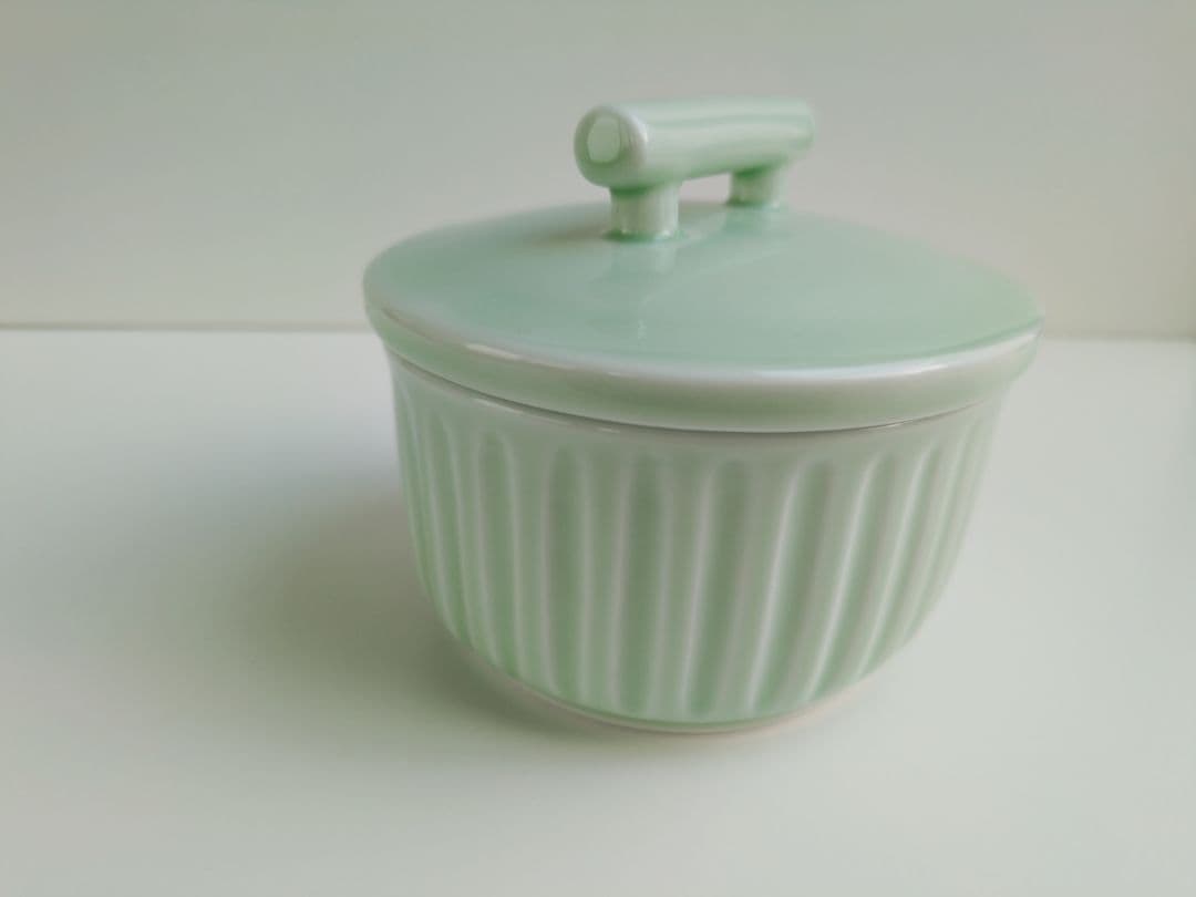 希少　廃盤品　深川製磁　青磁梅小紋 蓋物