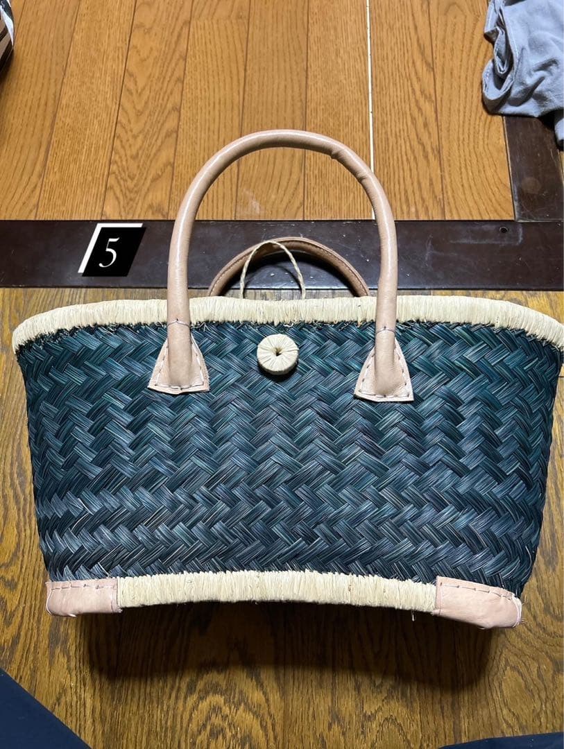 フランスマダガスカルのマルシェバック　ダークグリーン かごバッグ　貴重品　SS