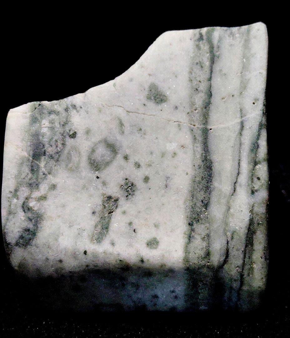 ★翡翠原石★稀少！下仁田翡翠【カチ割り・5面磨き577ｇ】