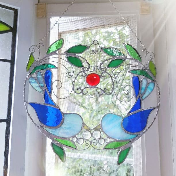 幸運を呼ぶ！平和のシンボル　ステンドグラス製ツインバードのサンキャッチャー
